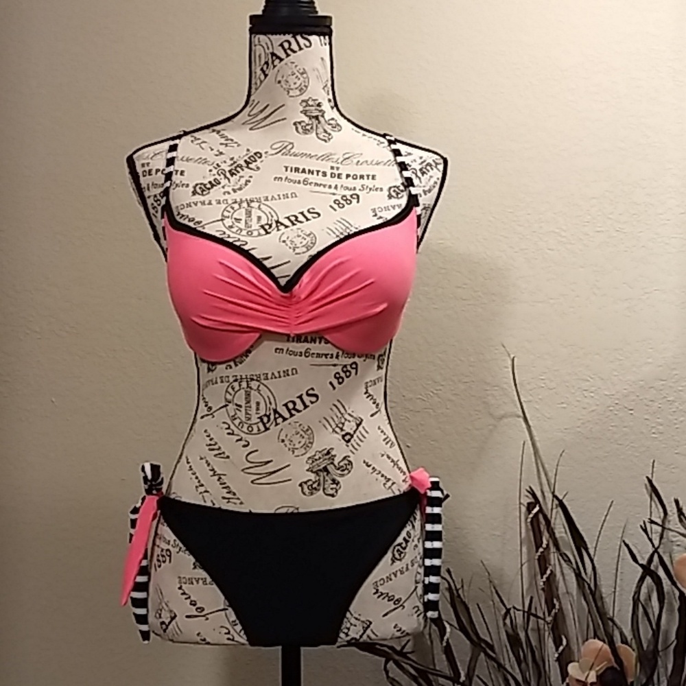 ⬇️REDUCED⬇️1LEFT 🌴3 Piece 👙 Set - Picture 3 of 5